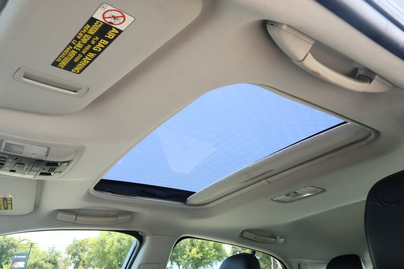 Lexus CT 200h Vehicle Full-screen Gallery Image 31