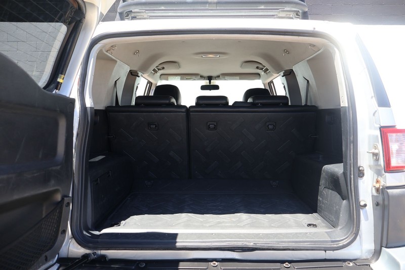 Toyota FJ Cruiser Vehicle Full-screen Gallery Image 08