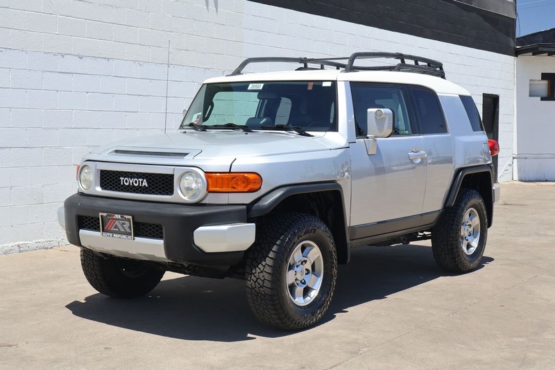 Toyota FJ Cruiser Vehicle Full-screen Gallery Image 11
