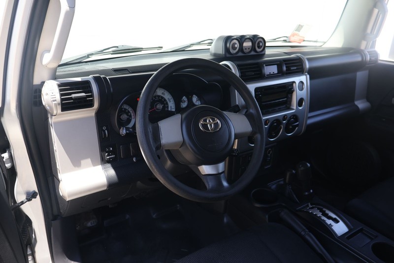Toyota FJ Cruiser Vehicle Full-screen Gallery Image 15