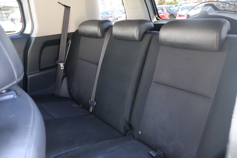 Toyota FJ Cruiser Vehicle Full-screen Gallery Image 20