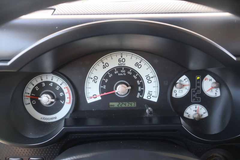 Toyota FJ Cruiser Vehicle Full-screen Gallery Image 22