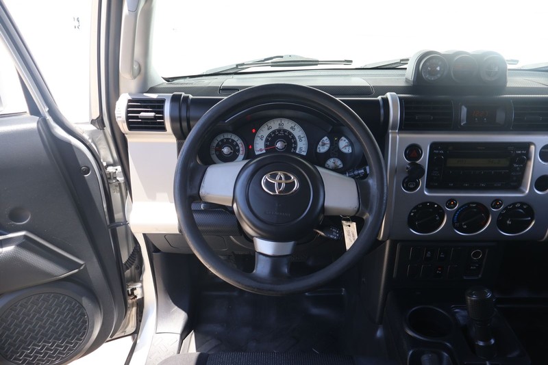 Toyota FJ Cruiser Vehicle Full-screen Gallery Image 23