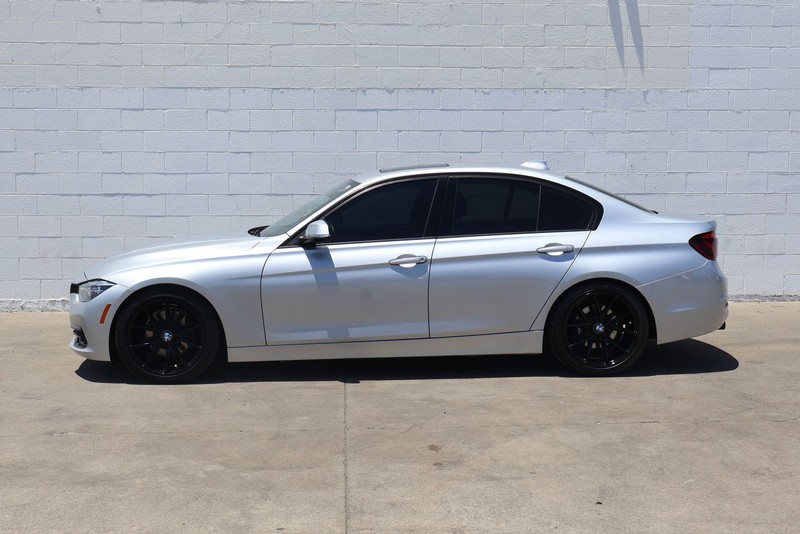 BMW 3 Series Vehicle Full-screen Gallery Image 10