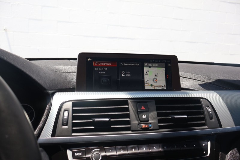 BMW 3 Series Vehicle Full-screen Gallery Image 27