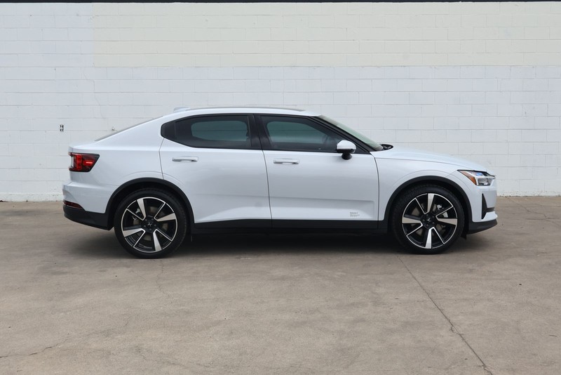 Polestar 2 Vehicle Full-screen Gallery Image 04