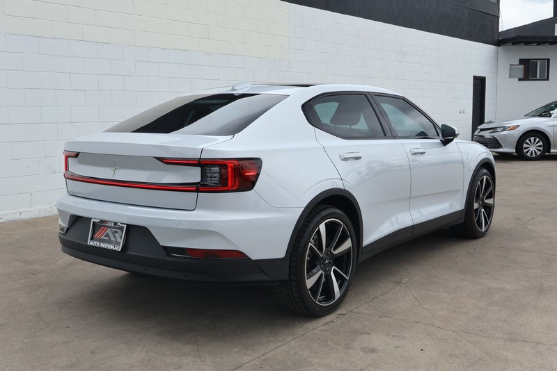 Polestar 2 Vehicle Full-screen Gallery Image 05