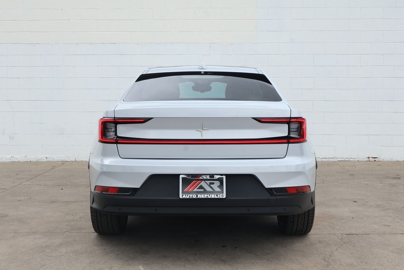 Polestar 2 Vehicle Full-screen Gallery Image 06