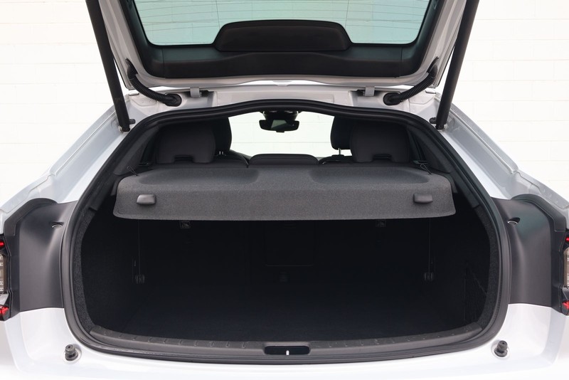 Polestar 2 Vehicle Full-screen Gallery Image 08