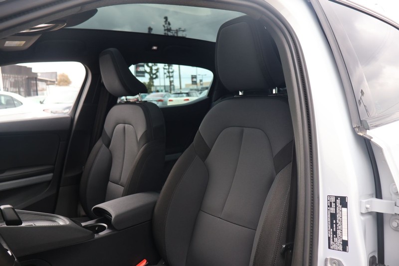 Polestar 2 Vehicle Full-screen Gallery Image 17