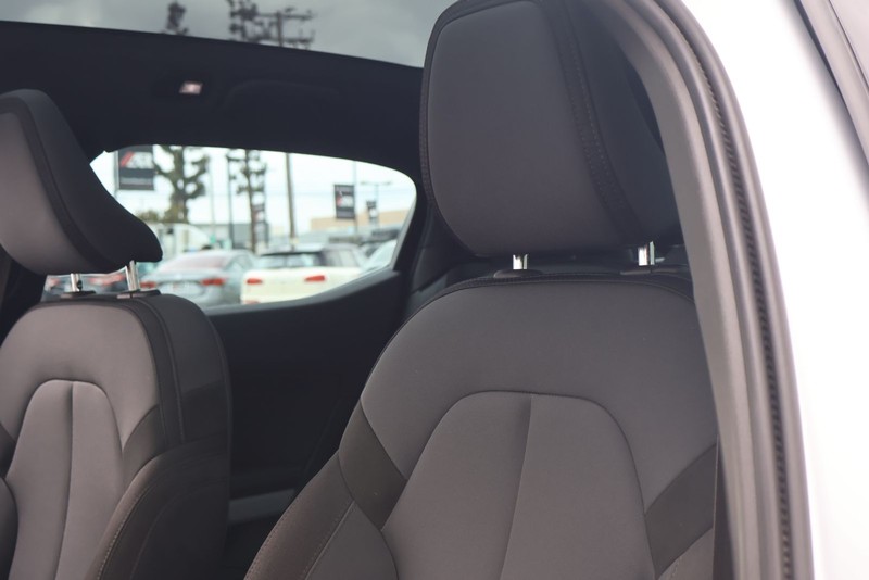 Polestar 2 Vehicle Full-screen Gallery Image 18