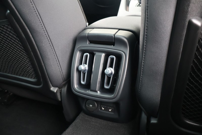 Polestar 2 Vehicle Full-screen Gallery Image 22
