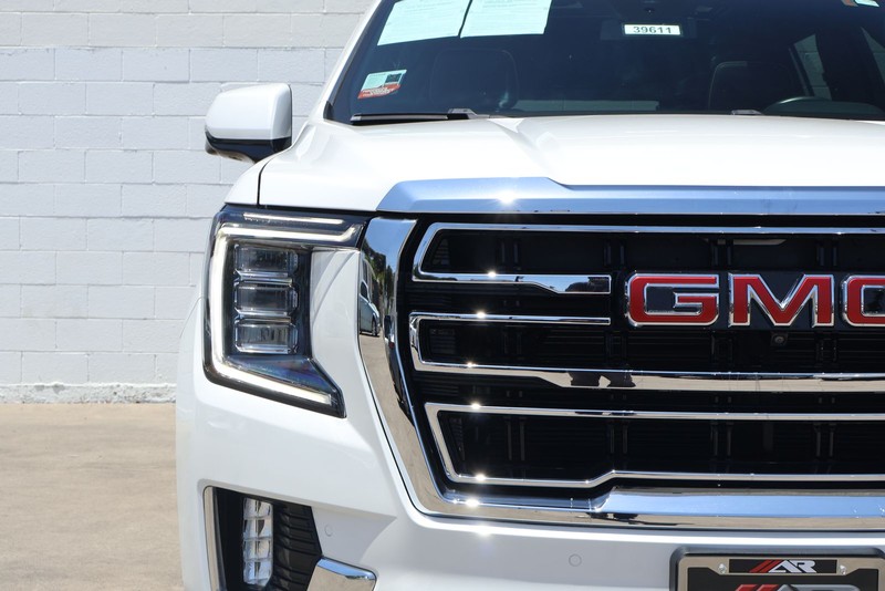 GMC Yukon XL Vehicle Full-screen Gallery Image 03