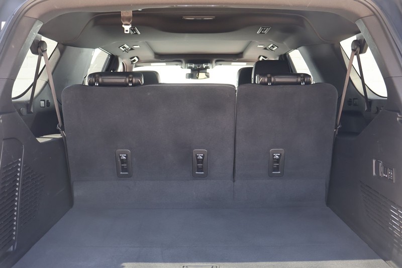 GMC Yukon XL Vehicle Full-screen Gallery Image 08
