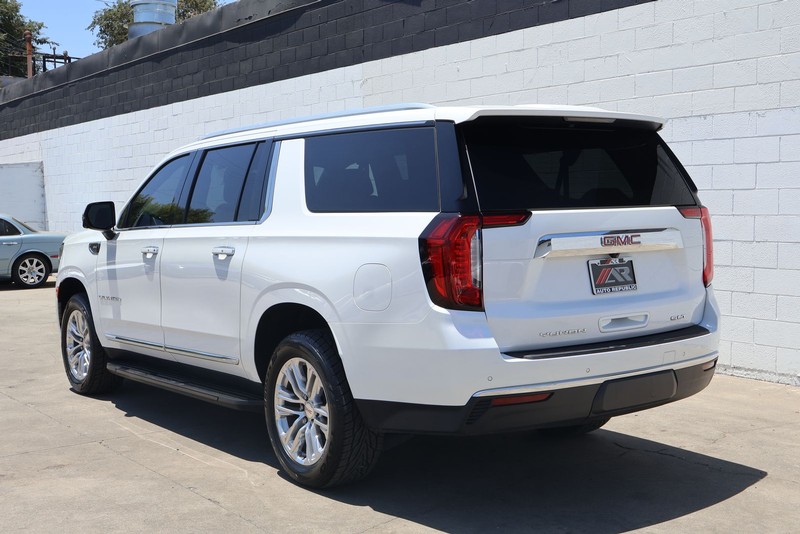 GMC Yukon XL Vehicle Full-screen Gallery Image 10