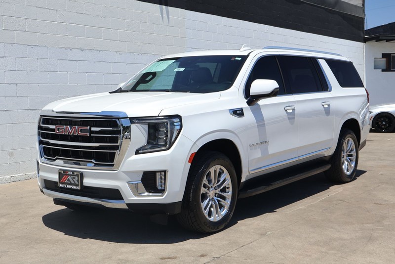 GMC Yukon XL Vehicle Full-screen Gallery Image 12