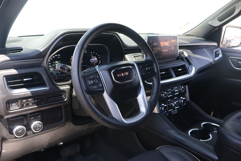 GMC Yukon XL Vehicle Full-screen Gallery Image 16