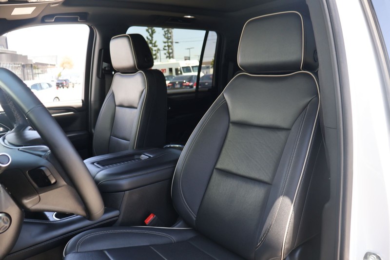 GMC Yukon XL Vehicle Full-screen Gallery Image 17