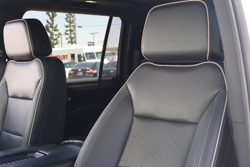 GMC Yukon XL Vehicle Full-screen Gallery Image 18