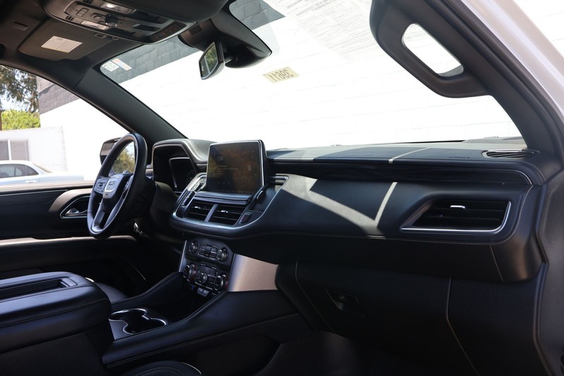 GMC Yukon XL Vehicle Full-screen Gallery Image 19