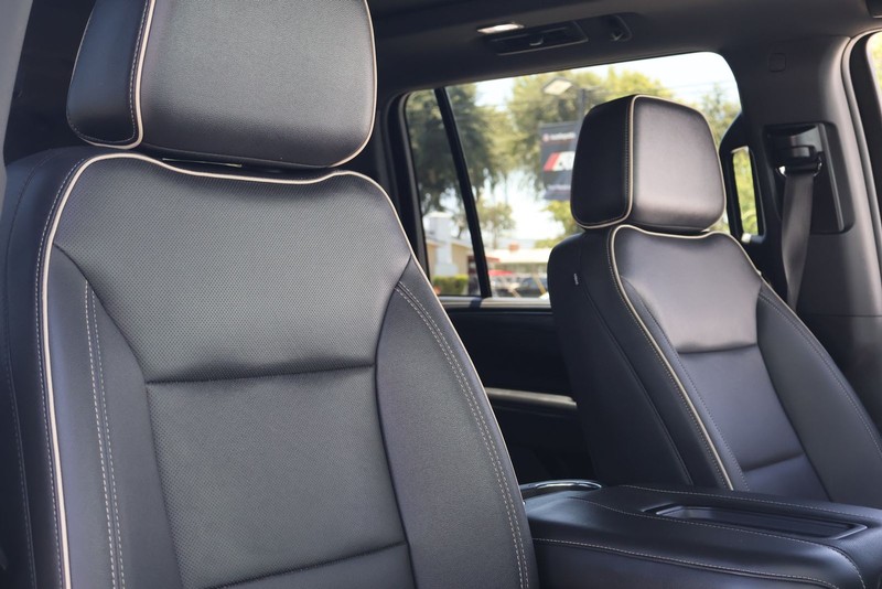 GMC Yukon XL Vehicle Full-screen Gallery Image 20