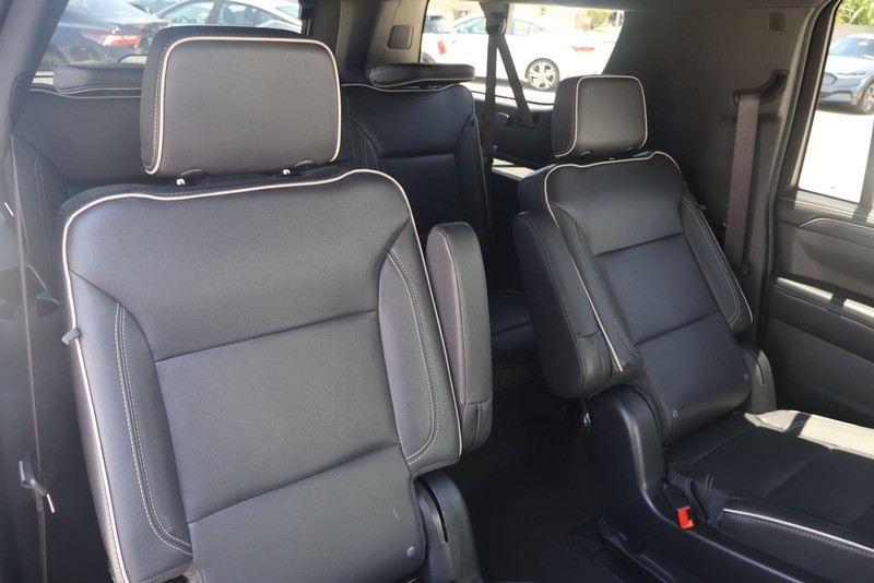 GMC Yukon XL Vehicle Full-screen Gallery Image 21