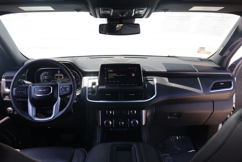 GMC Yukon XL Vehicle Full-screen Gallery Image 24