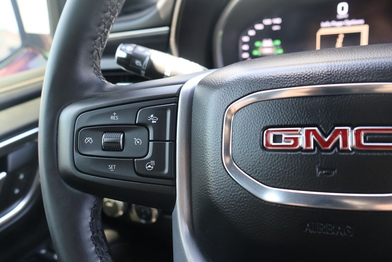 GMC Yukon XL Vehicle Full-screen Gallery Image 27