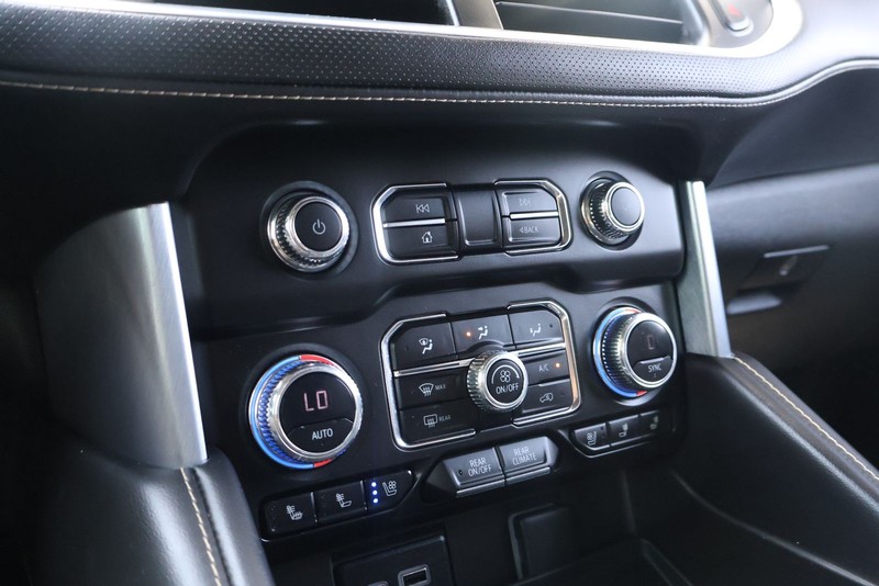 GMC Yukon XL Vehicle Full-screen Gallery Image 33