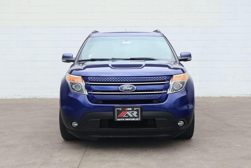 Ford Explorer Vehicle Full-screen Gallery Image 02