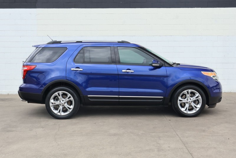 Ford Explorer Vehicle Full-screen Gallery Image 04