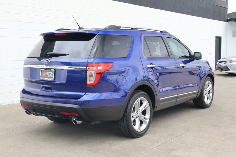 Ford Explorer Vehicle Full-screen Gallery Image 05