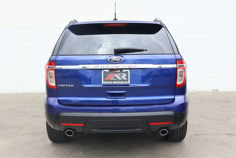 Ford Explorer Vehicle Full-screen Gallery Image 06
