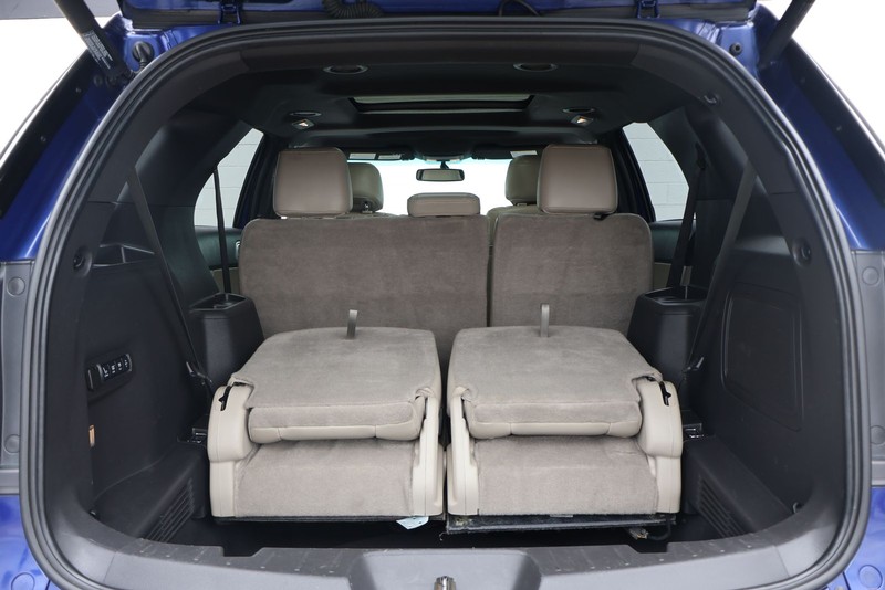 Ford Explorer Vehicle Full-screen Gallery Image 08
