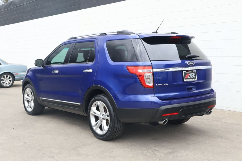 Ford Explorer Vehicle Full-screen Gallery Image 09