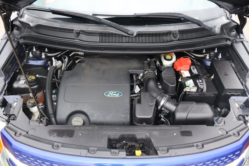 Ford Explorer Vehicle Full-screen Gallery Image 12