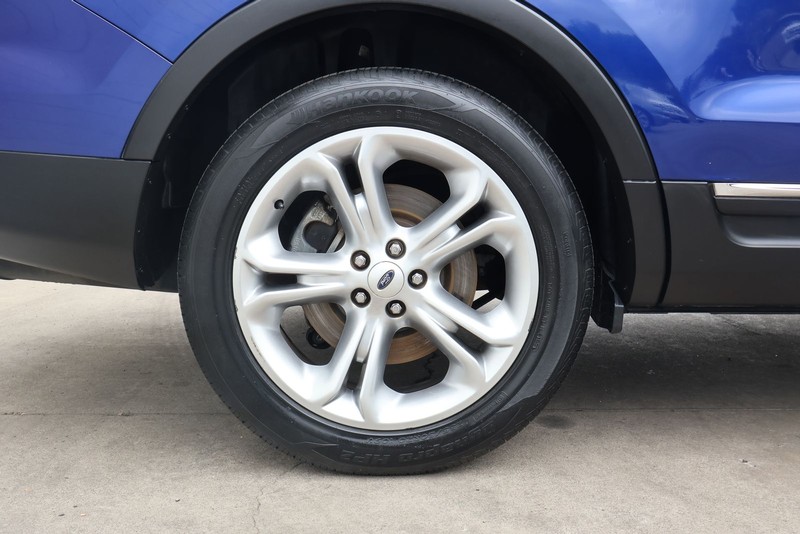 Ford Explorer Vehicle Full-screen Gallery Image 13