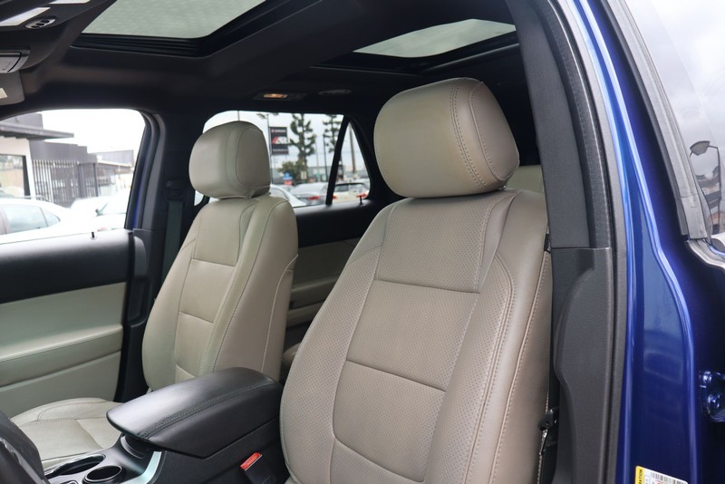 Ford Explorer Vehicle Full-screen Gallery Image 16