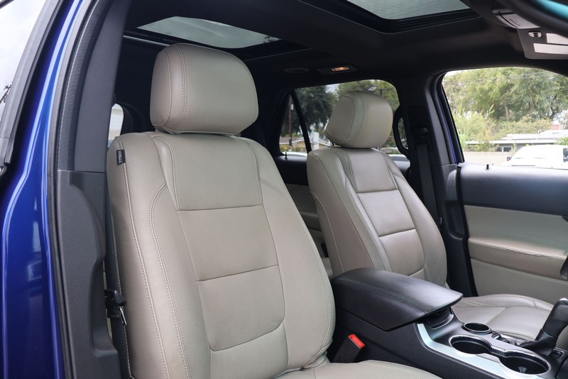 Ford Explorer Vehicle Full-screen Gallery Image 19