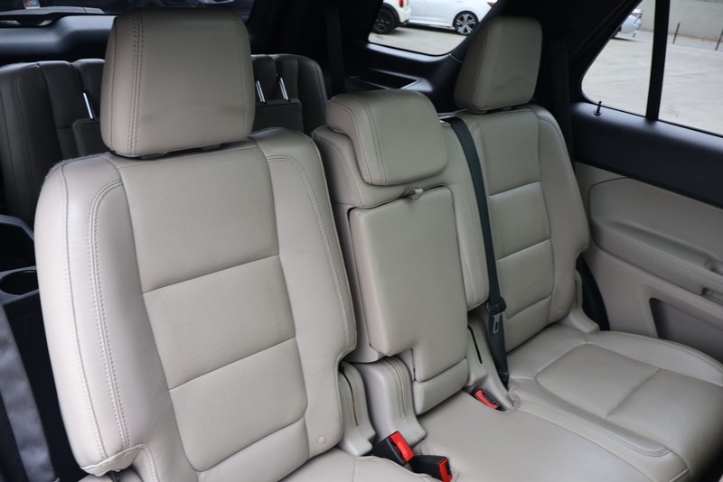 Ford Explorer Vehicle Full-screen Gallery Image 20