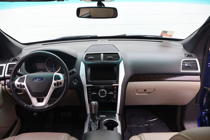 Ford Explorer Vehicle Full-screen Gallery Image 22