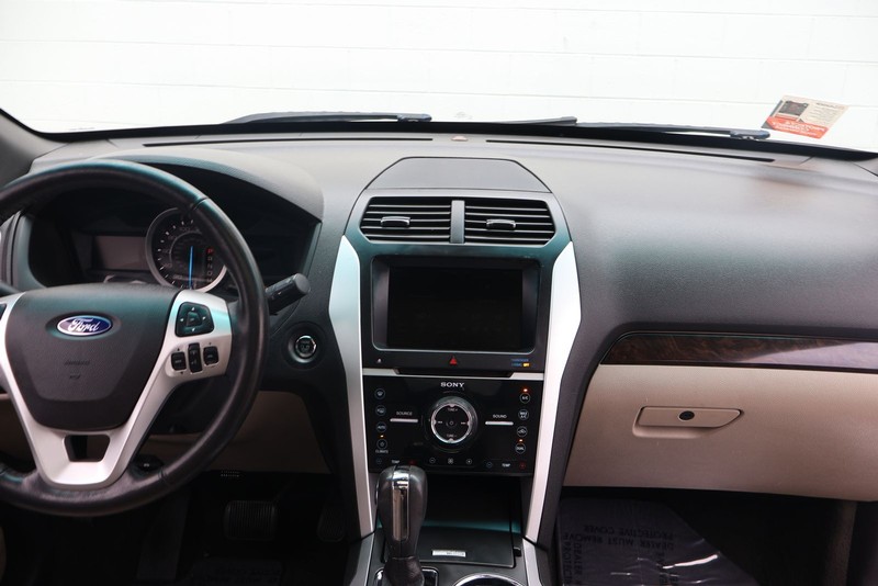 Ford Explorer Vehicle Full-screen Gallery Image 25
