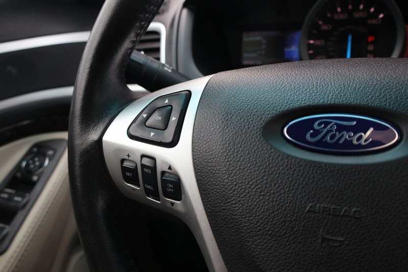 Ford Explorer Vehicle Full-screen Gallery Image 26