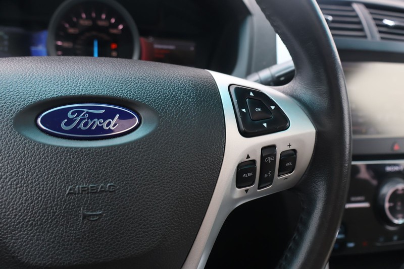 Ford Explorer Vehicle Full-screen Gallery Image 27