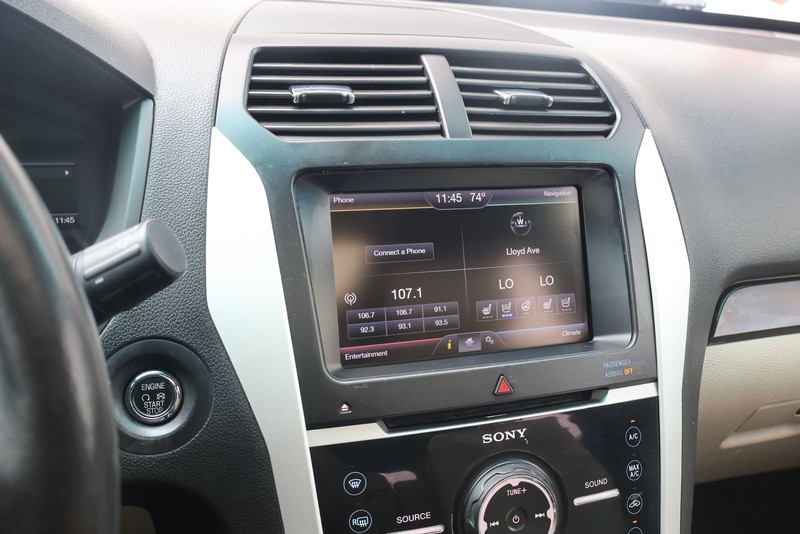 Ford Explorer Vehicle Full-screen Gallery Image 28