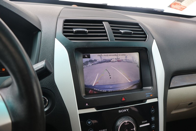 Ford Explorer Vehicle Full-screen Gallery Image 29