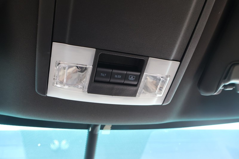 Ford Explorer Vehicle Full-screen Gallery Image 31