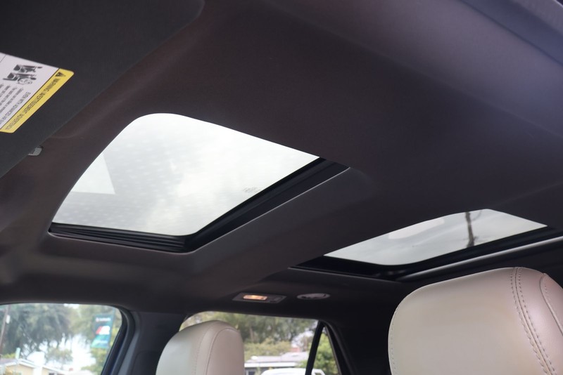 Ford Explorer Vehicle Full-screen Gallery Image 32