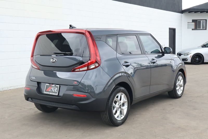 Kia Soul Vehicle Full-screen Gallery Image 05