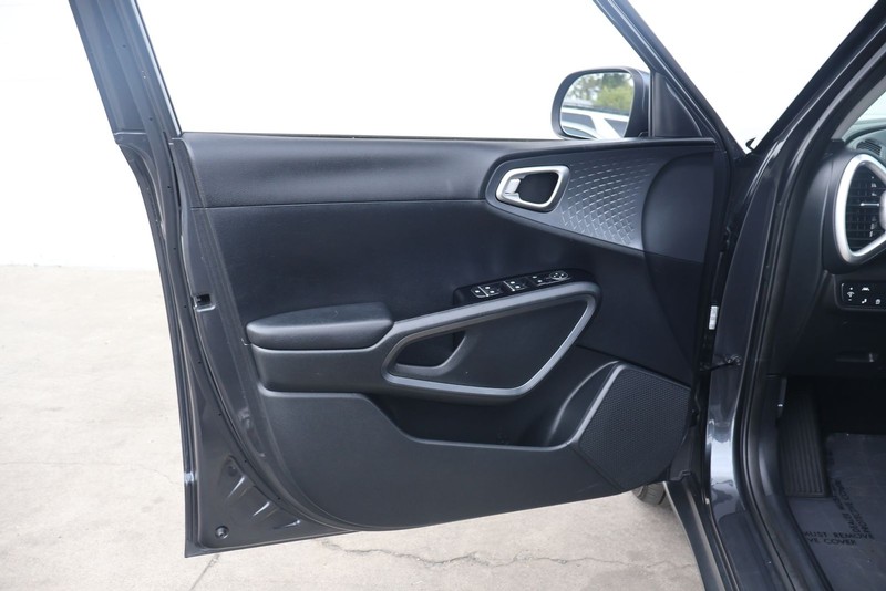 Kia Soul Vehicle Full-screen Gallery Image 14
